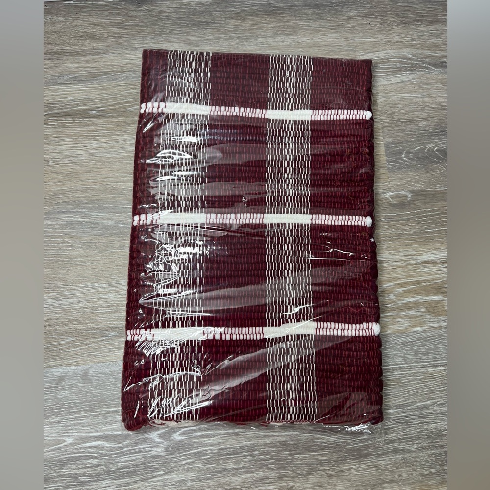 Brand New- Decocrated Accent Rug